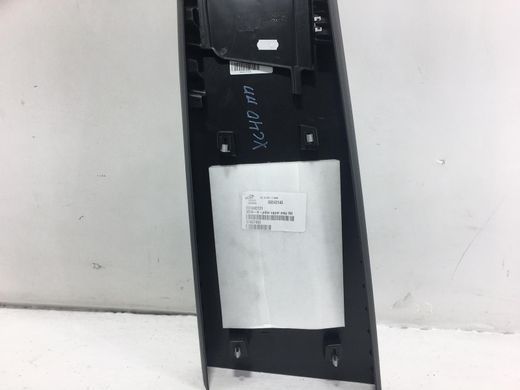 Накладка середньої стійки верхня права VOLVO XC40 2017- 31457493, 31457493, A