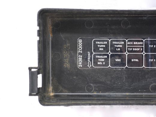 Кришка блоку запобіжників INFINITI QX56 2004-2010 24382ZQ00B, 24382ZQ00B, B