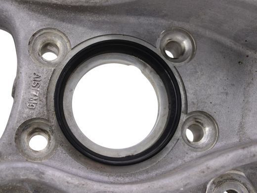 Кулак поворотний передній лівий VOLVO XC90 2015-2019 (31476878, в зборі з 31681644) 31360642, 31360642, A