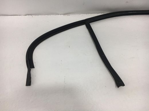 Уплотнитель боковых стекол задний левый VOLVO S60 Y20 2013-2018 31352549, 31352549, A