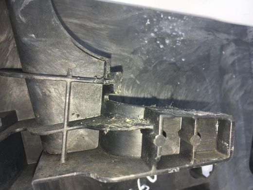 Кронштейн замка дверей передній правий VOLVO XC60 2008-2013 31301170, 31301170, B