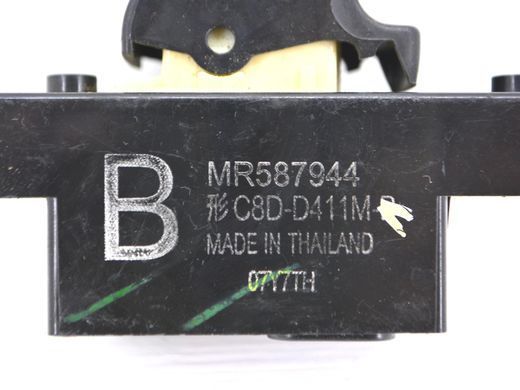 Кнопка включення мотора склопідіймача задня права MITSUBISHI OUTLANDER XL 2006-2012 MR587944, MR587944, A