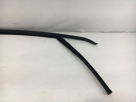 Ущільнювач бічного скла передній правий VOLVO S60 Y20 2013-2018 31352546, 31352546, A