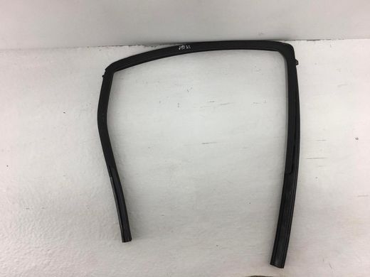 Ущільнювач бічного скла задній лівий NISSAN QASHQAI J10 2010-2013 82331JD00A, 82331JD00A, A