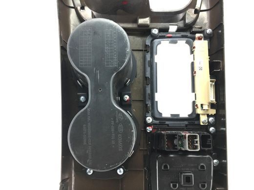 Накладка центральної консолі верхня KIA SORENTO XM 2009-2014 84651-1U005, 84651-1U005, B