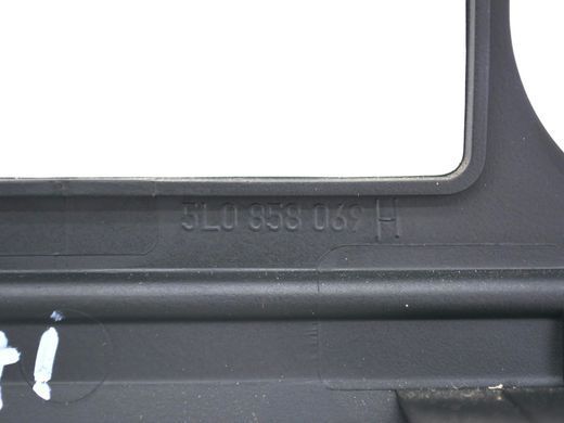 Накладка магнітоли SKODA YETI 2009-2013 5L0858069H, 5L0858069H, B