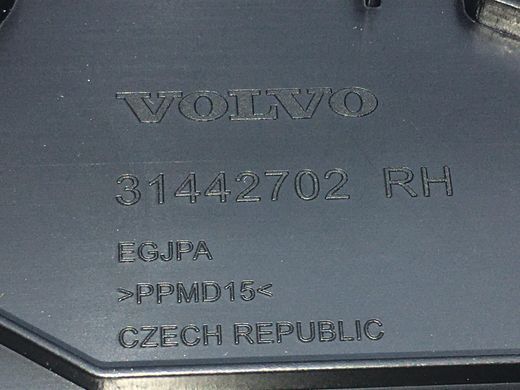 Накладка торпедо правая VOLVO XC40 2017- 31442702, 31442702, A