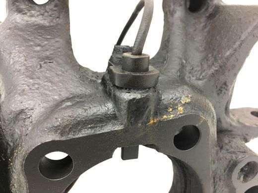 Цапфа задня ліва TOYOTA RAV4 CA30W 2005-2010 (в зборі з кронштейном 48506-42010 і датчиком ABS 89546-42040, сайлентблок під заміну) 42305-42020, 42305-42020, B