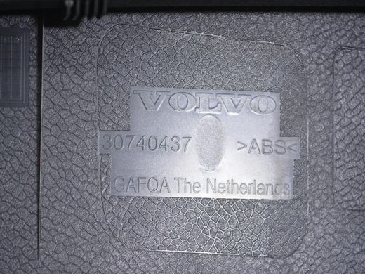 Накладка кришки багажника верхня зовнішня VOLVO XC60 2013-2017 (39827898) 30740437, 30740437, B