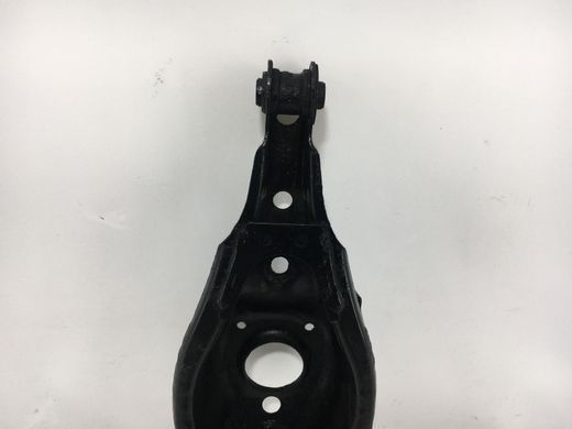 Важіль задньої підвіски нижній правий TOYOTA AVENSIS T27 2009-2011 48730-05070, 48730-05070, A