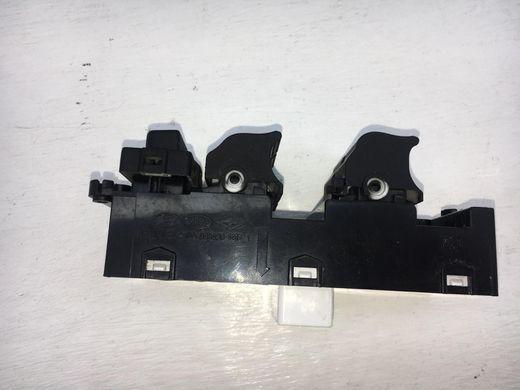 Блок управління склопідіймачами передній лівий HYUNDAI I40 2011-2015 93570-3Z5504X, 93570-3Z5504X, A
