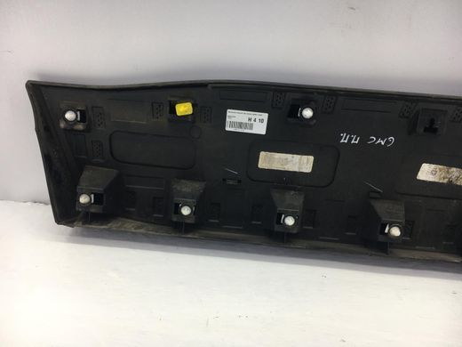 Накладка дверей нижня передня права зовнішня GMC ACADIA 2016-2019 84541034, 84541034, B