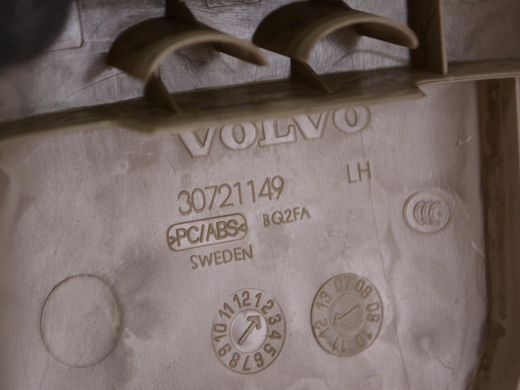 Накладка задней стойки левая внутренняя VOLVO XC60 2008-2013 (39806032) 30721149, 30721149, A