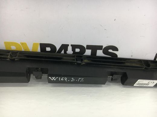 Кронштейн порога задний правый внешний MERCEDES ML 320 W164 2005-2008 A1646981427, A1646981427, A