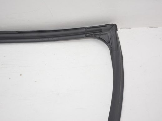 Ущільнювач бічного скла задній лівий TOYOTA AVENSIS T27 2009-2011 68152-05110, 68152-05110, A