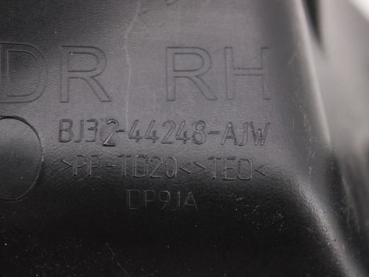 Накладка петлі кришки багажника права LAND ROVER RANGE ROVER EVOQUE L538 2015-2018 (BJ3244248AW) LR054319, LR054319, A