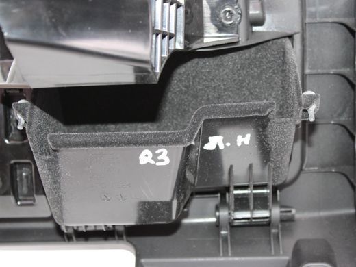 Накладка торпедо нижняя левая AUDI Q3 F3 2018-2025 83B863075A, 83B863075A, A