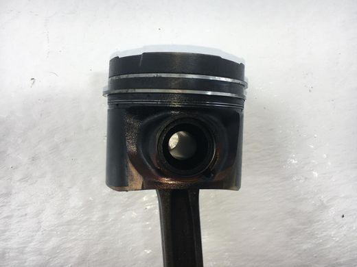 Шатун VOLVO XC60 2008-2013 (з поршнем, для двигуна D5244T) 31339269, 31339269, A