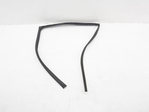 Уплотнитель боковых стекол задний правый TOYOTA AVENSIS T27 2009-2011 68142-05110, 68142-05110, A
