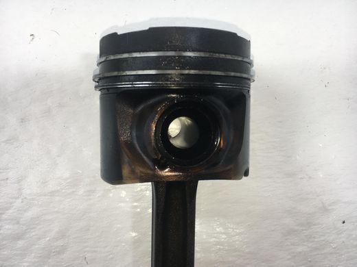 Шатун VOLVO XC60 2008-2013 (з поршнем, для двигуна D5244T) 31339269, 31339269, A