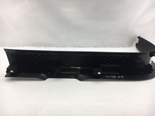 Накладка порога передня права внутрішня VOLVO XC40 2017- 31469225, 31469225, A