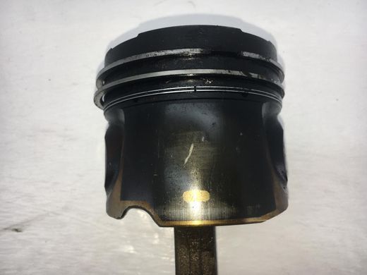 Шатун VOLVO XC60 2008-2013 (з поршнем, для двигуна D5244T) 31339269, 31339269, A