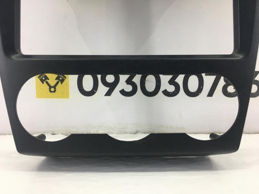 Накладка торпедо SUBARU FORESTER S13 2014-2018 (з кнопкою аварійної сигналізації та повітряними дефлекторами) 66065FJ010, 66065FJ010, B