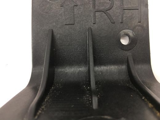 Кронштейн передній правий CHEVROLET TRAX U200 2013-2016 (карти дверей) 95270985, 95270985, A