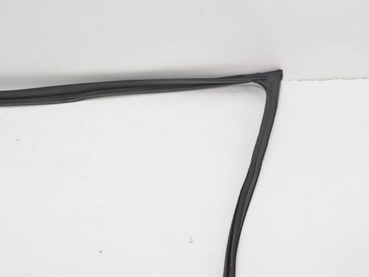 Ущільнювач бічного скла передній правий TOYOTA AVENSIS T27 2009-2011 68141-05040, 68141-05040, A