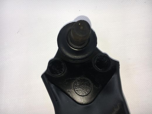 Важіль передньої підвіски правий CHEVROLET TRAX U200 2013-2016 95025705, 95025705, B