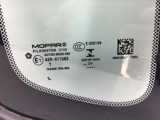 Скло дверей заднє праве JEEP RENEGADE 2018- 68438137AA, 68438137AA, A
