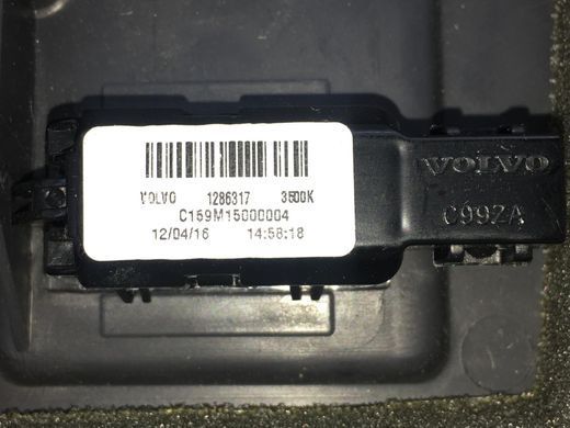 Накладка торпедо нижня права VOLVO XC60 2013-2017 8630198, 8630198, A