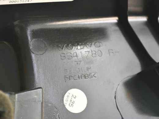 Накладка задньої стійки права VOLVO V50 P12 2010-2012 (39893312) 8641780, 8641780, B