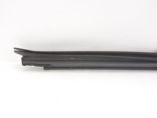 Уплотнитель боковых стекол нижний задний правый внутренний TOYOTA AVENSIS T27 2009-2011 68173-05100, 68173-05100, A