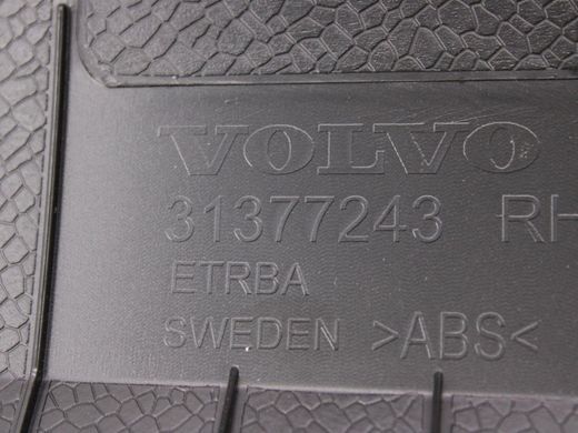 Накладка задньої стійки нижня права внутрішня VOLVO XC90 2015-2019 (32244249) 31377243, 31377243, B