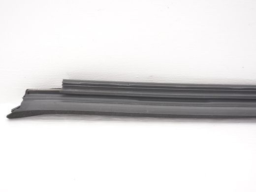 Уплотнитель боковых стекол нижний задний правый внутренний TOYOTA AVENSIS T27 2009-2011 68173-05100, 68173-05100, A