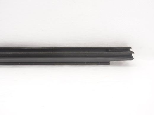 Уплотнитель боковых стекол нижний задний правый внутренний TOYOTA AVENSIS T27 2009-2011 68173-05100, 68173-05100, A