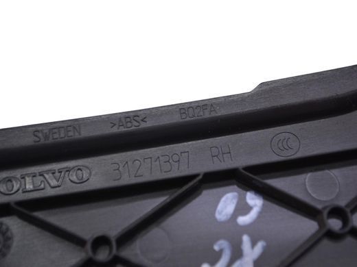 Накладка передньої стійки нижня права внутрішня VOLVO XC60 2008-2013 (39867449) 31271397, 31271397, A