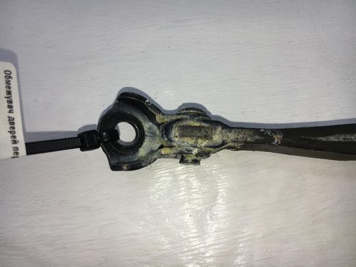 Обмежувач дверей передній лівий правий TOYOTA AVENSIS T27 2009-2011 68610-05050, 68610-05050, A