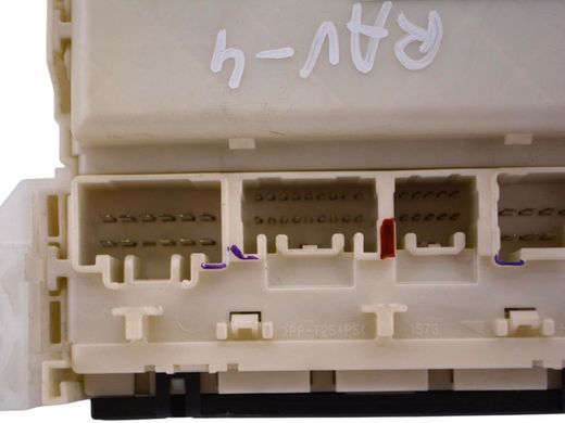 Блок запобіжників TOYOTA RAV4 CA30W 2005-2010 8273042010, 8273042010, A