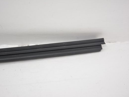 Уплотнитель боковых стекол нижний передний левый внутренний TOYOTA AVENSIS T27 2009-2011 68172-05060, 68172-05060, A