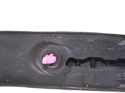 Ущільнювач дверей верхній лівий TOYOTA RAV4 CA30W 2005-2010 (середньої стійки) 67874-42010, 67874-42010, A
