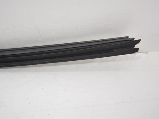 Уплотнитель боковых стекол нижний передний левый внутренний TOYOTA AVENSIS T27 2009-2011 68172-05060, 68172-05060, A