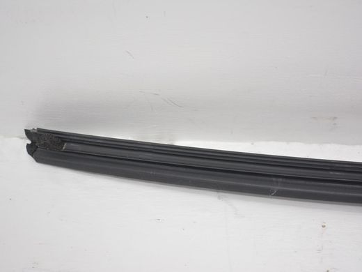 Уплотнитель боковых стекол нижний передний левый внутренний TOYOTA AVENSIS T27 2009-2011 68172-05060, 68172-05060, A