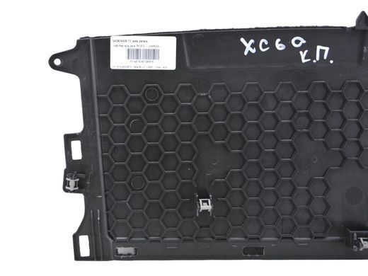 Накладка центральної консолі права VOLVO XC60 2017- 31420760, 31420760, A