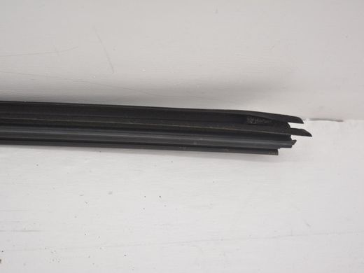Уплотнитель боковых стекол нижний передний правый внутренний TOYOTA AVENSIS T27 2009-2011 68171-05060, 68171-05060, A