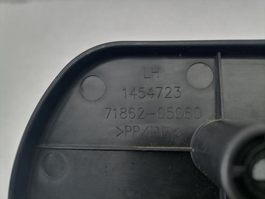 Заглушка сиденья передняя левая TOYOTA AVENSIS T27 2009-2011 7186205060C0, 7186205060C0, A