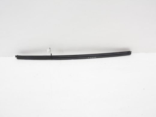 Уплотнитель боковых стекол нижний передний правый внутренний TOYOTA AVENSIS T27 2009-2011 68171-05060, 68171-05060, A