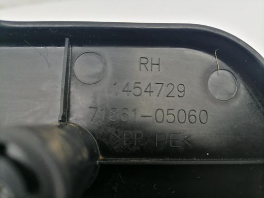 Заглушка сидіння передня права TOYOTA AVENSIS T27 2009-2011 7186105060C0, 7186105060C0, A