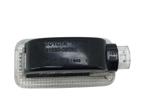 Плафон освітлення салону передній лівий правий TOYOTA AVENSIS T27 2012-2015 81330-05050, 81330-05050, A